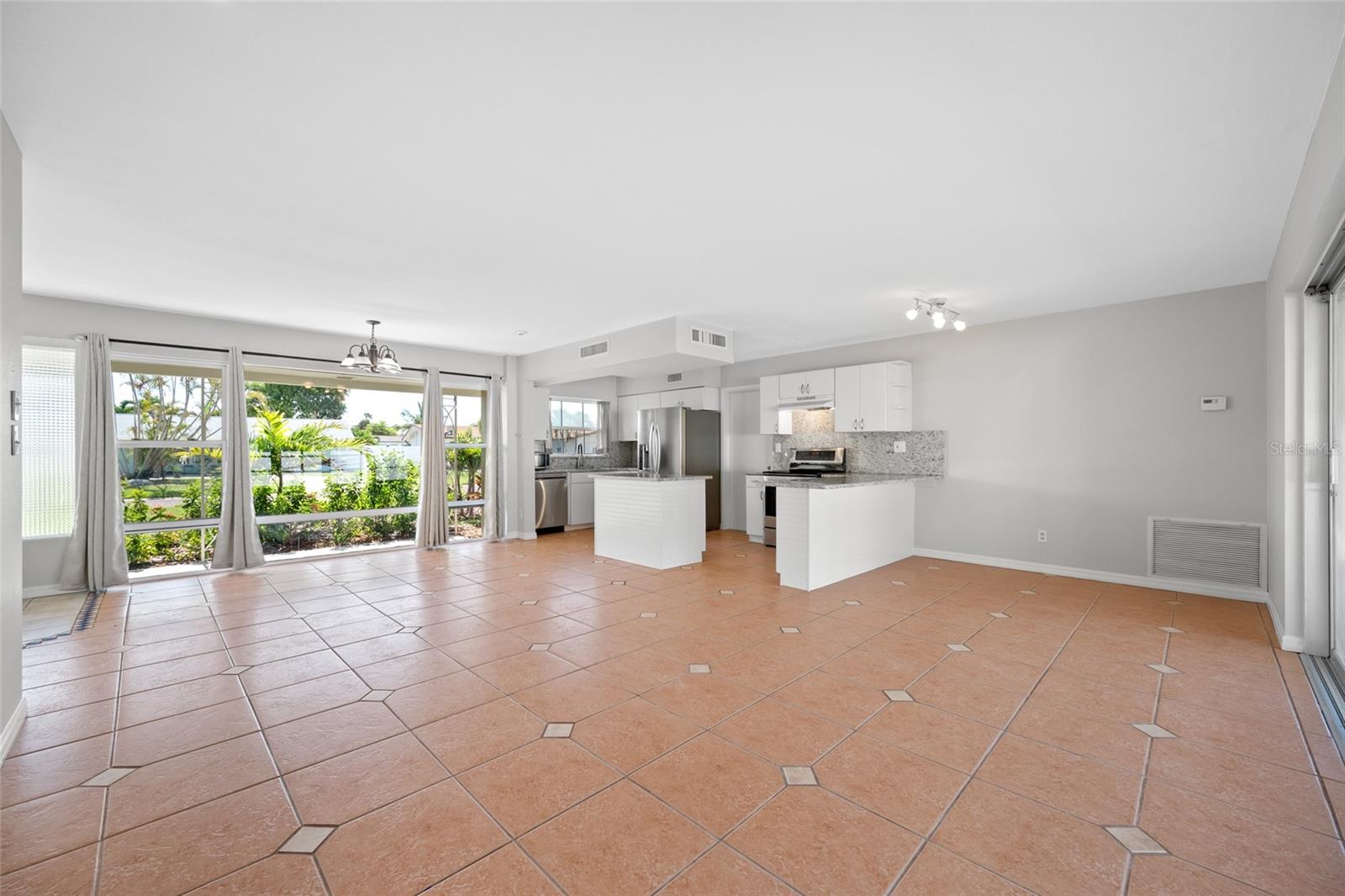MAXIMO MOORINGS - Residential Lease