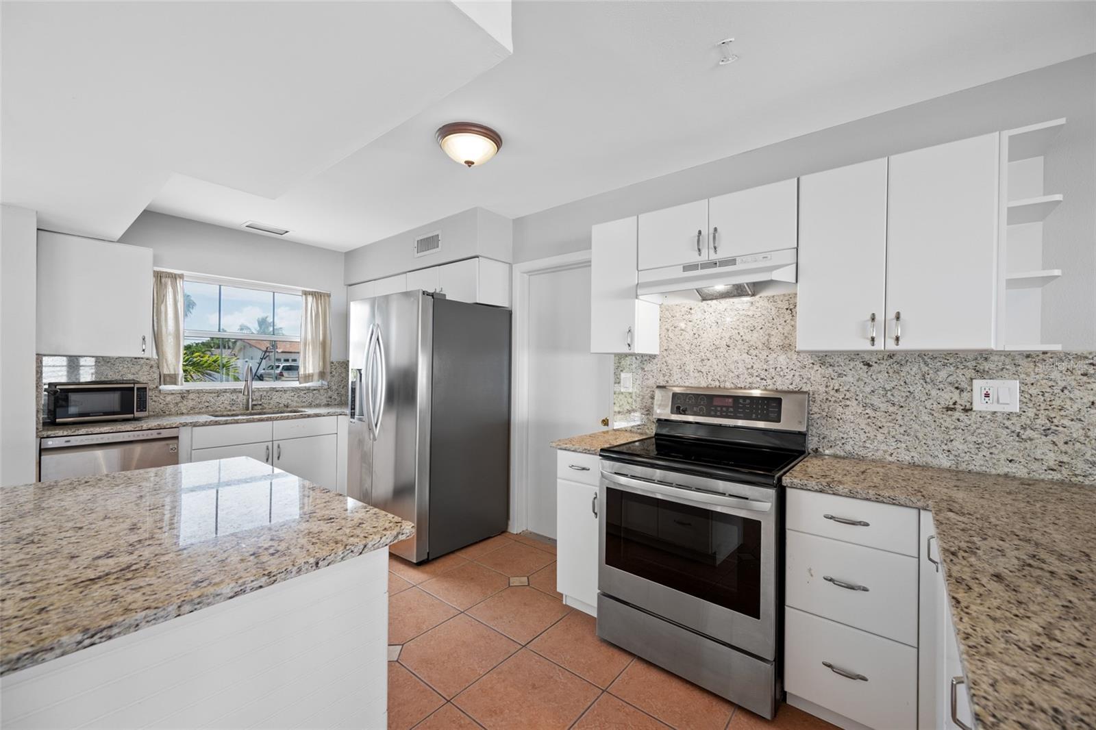 MAXIMO MOORINGS - Residential Lease