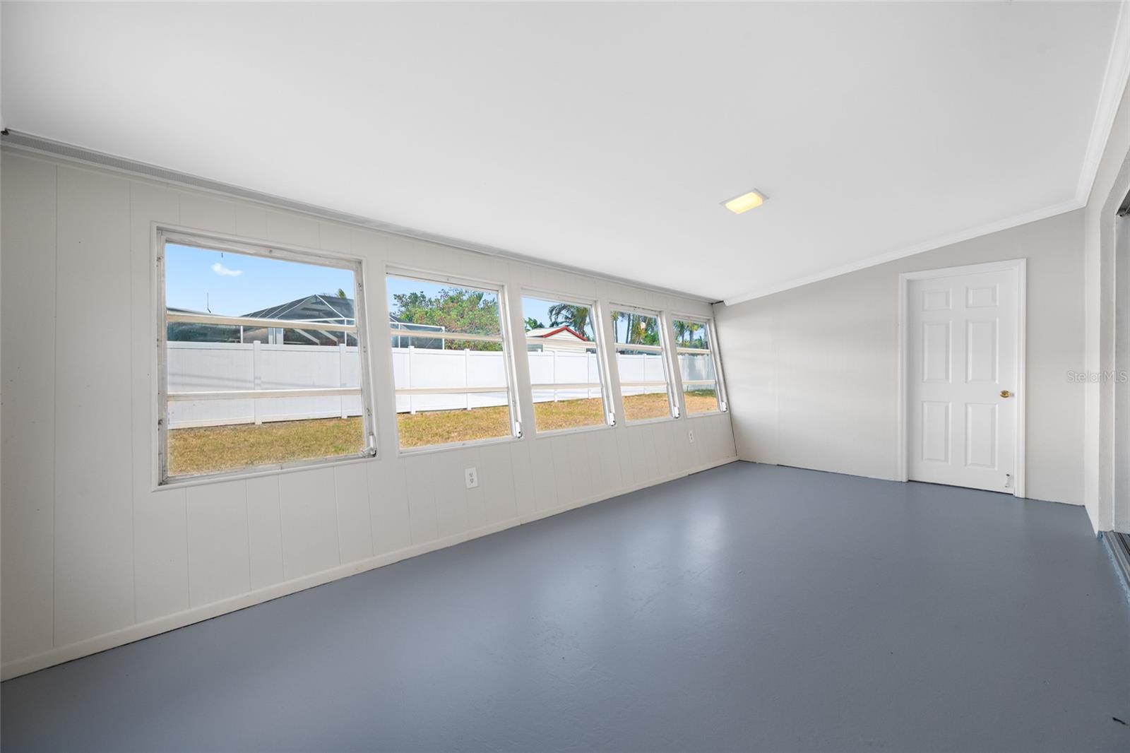 MAXIMO MOORINGS - Residential Lease
