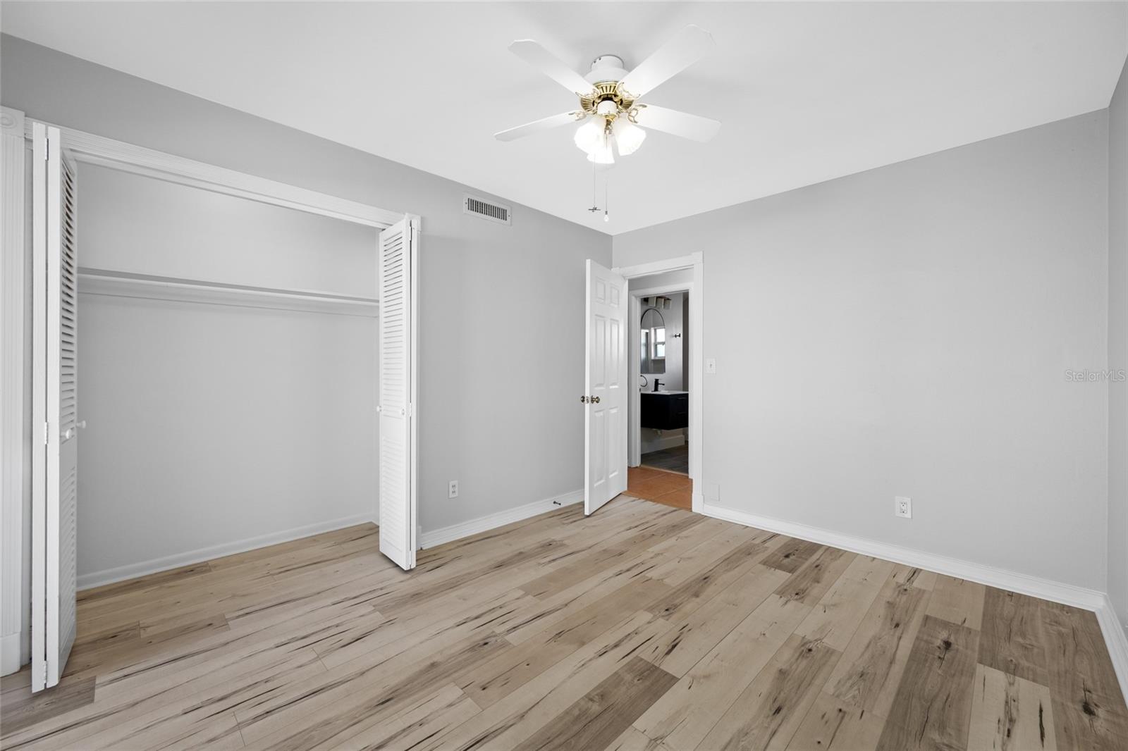 MAXIMO MOORINGS - Residential Lease