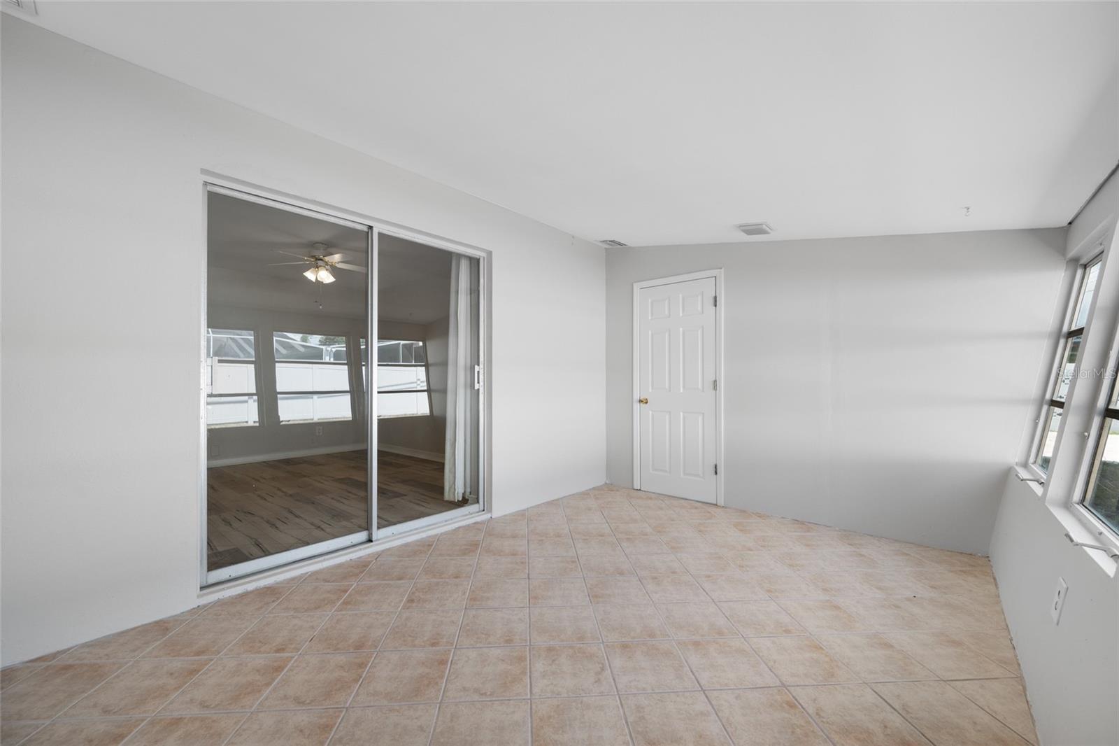 MAXIMO MOORINGS - Residential Lease