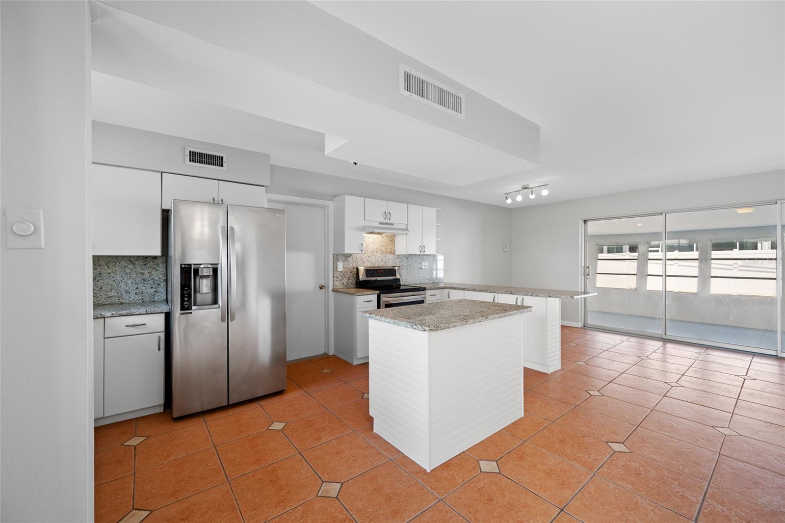 MAXIMO MOORINGS - Residential Lease