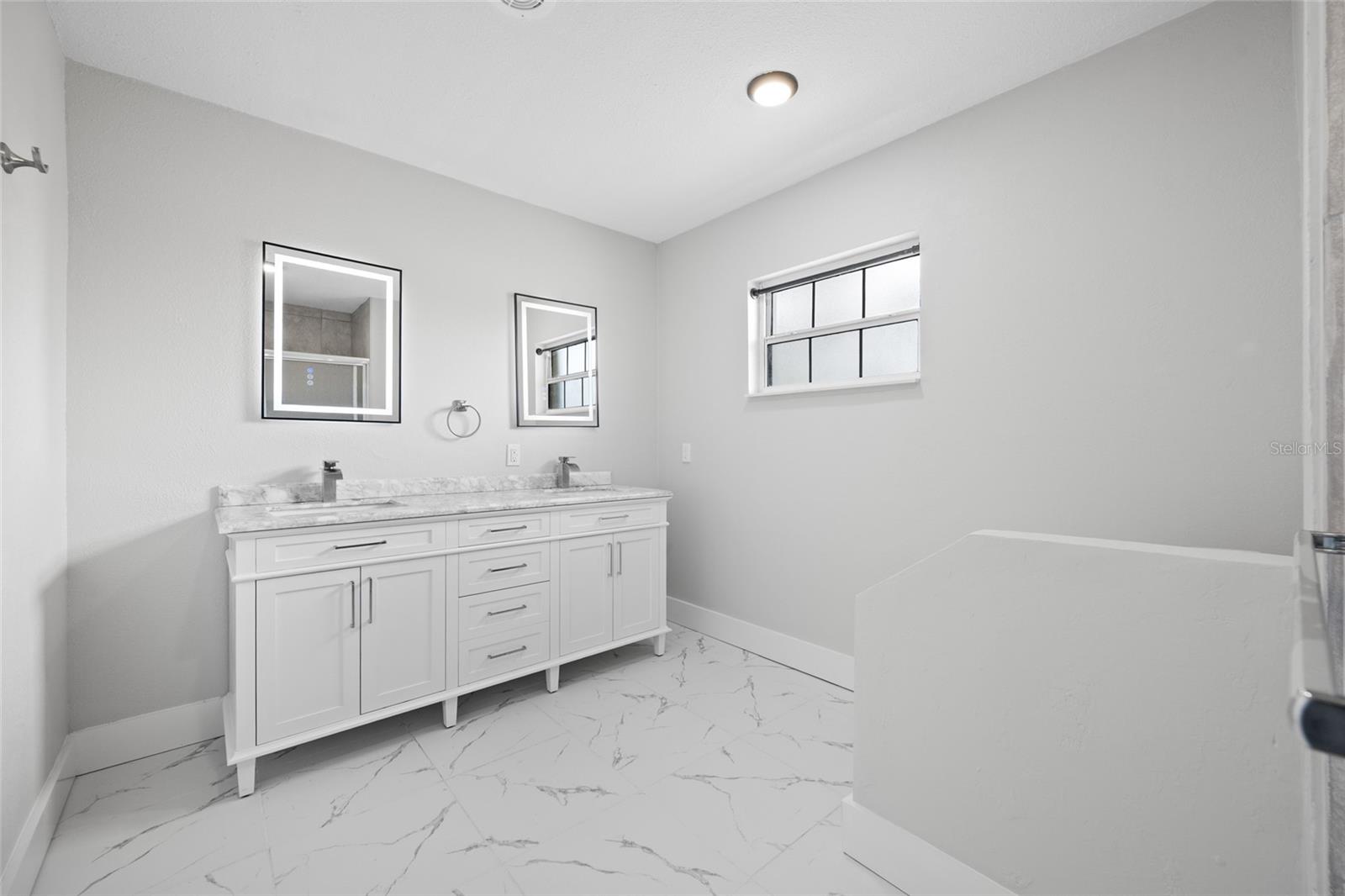 MAXIMO MOORINGS - Residential Lease