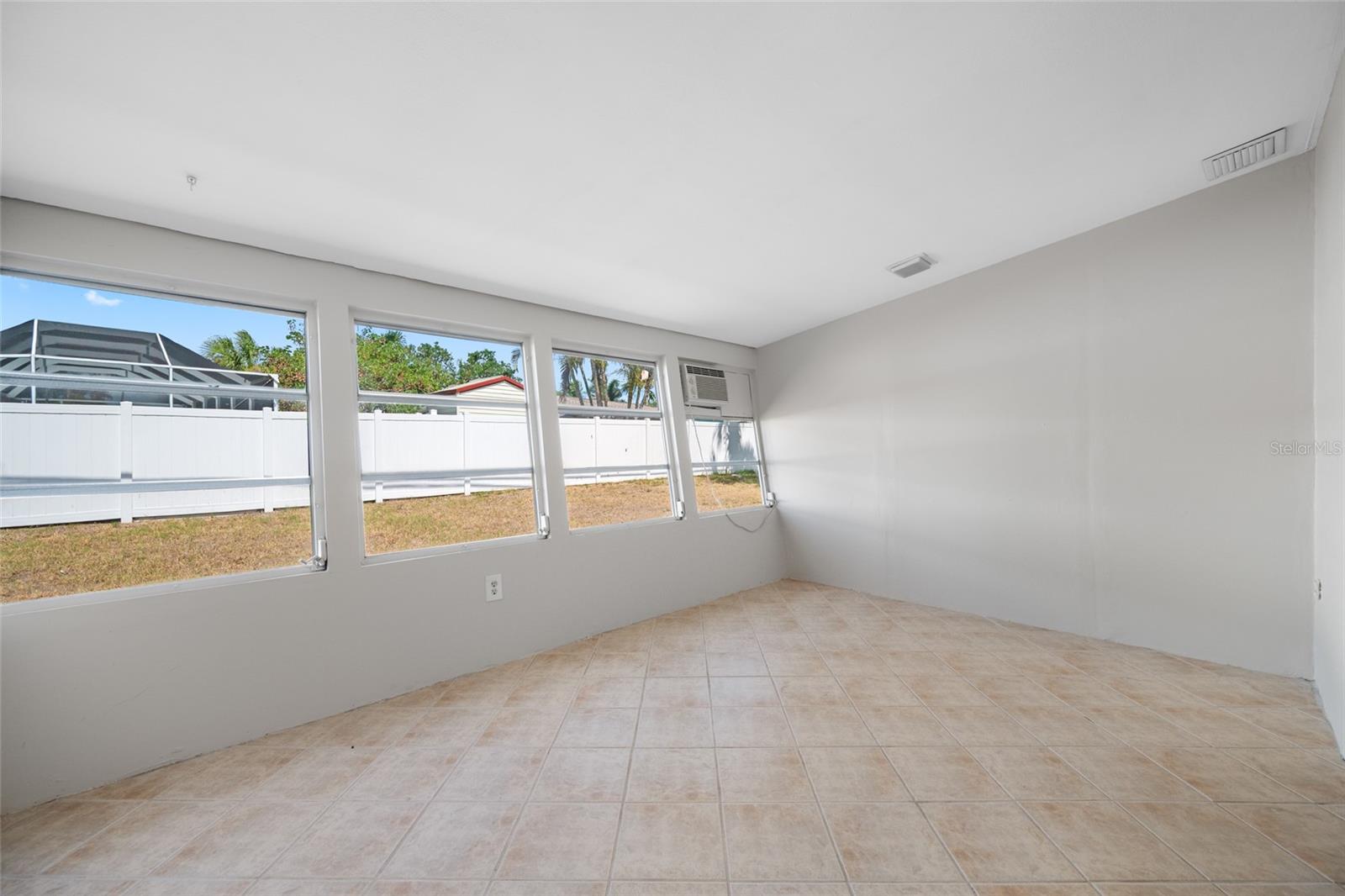 MAXIMO MOORINGS - Residential Lease
