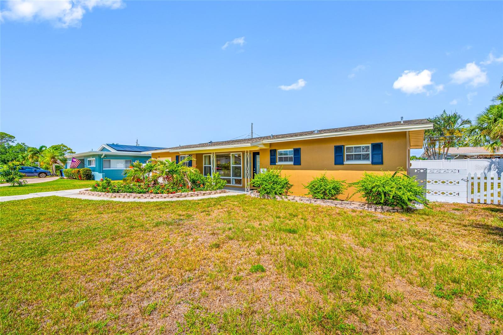 MAXIMO MOORINGS - Residential Lease