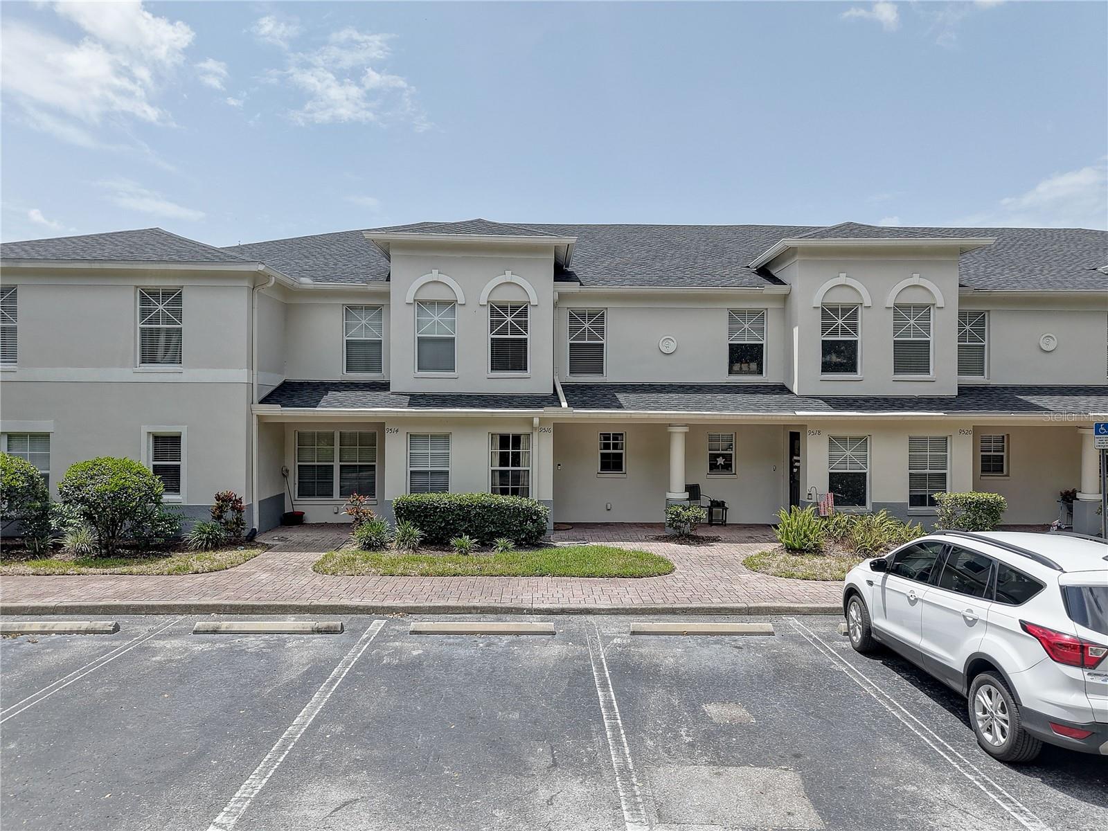 CHARLESTON PLACE TWNHMS - Residential