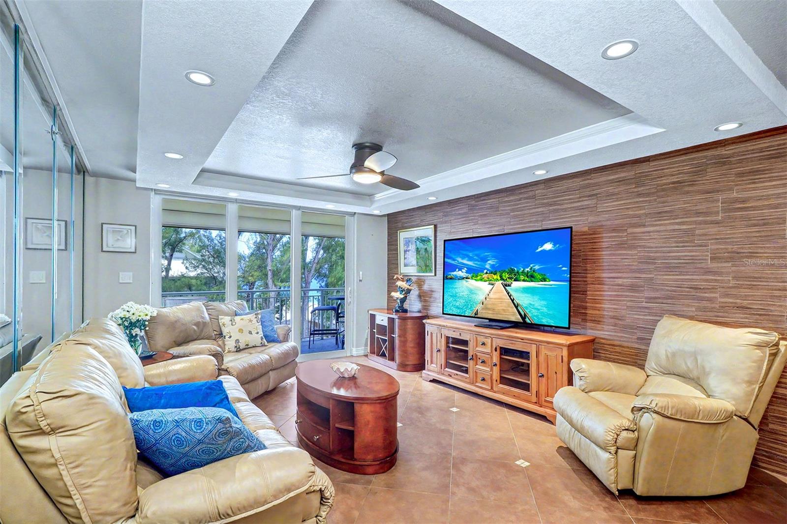 DOLPHIN REEF CONDO - Residential