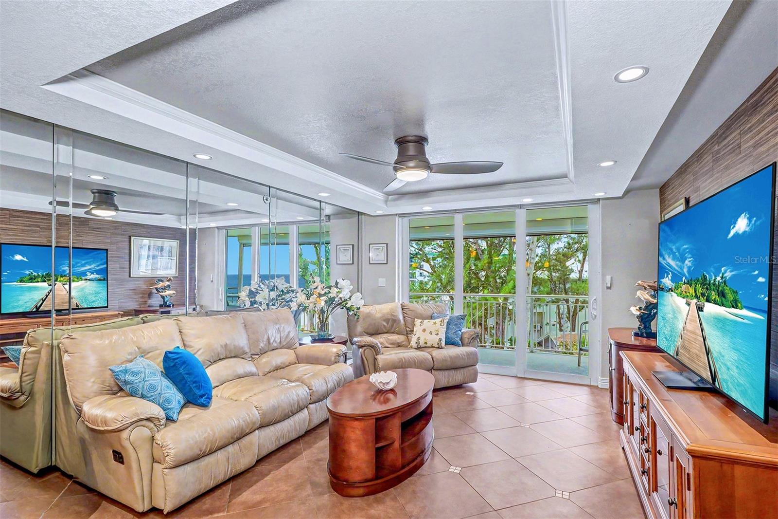 DOLPHIN REEF CONDO - Residential