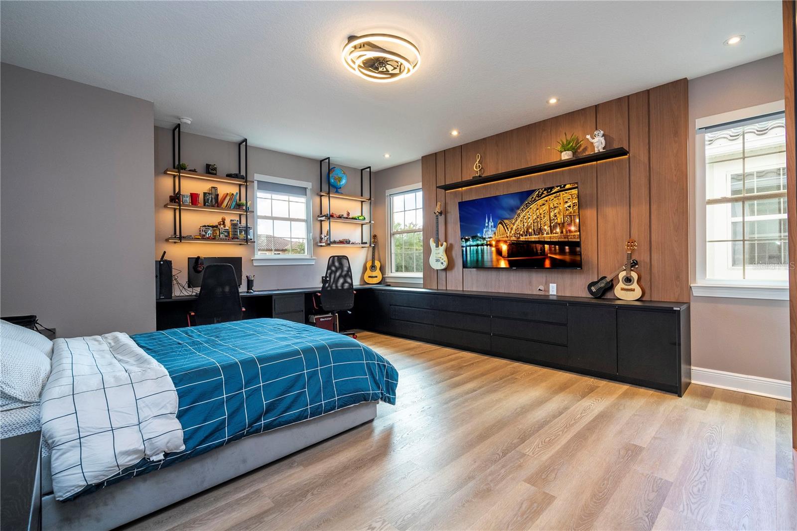EAGLE CREEK - Residential