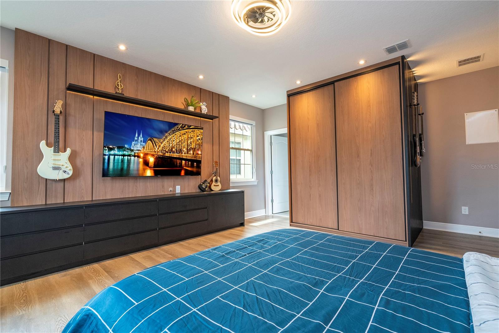 EAGLE CREEK - Residential