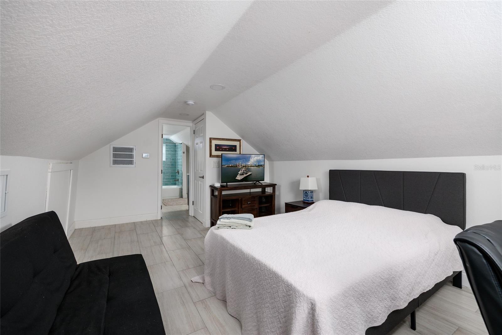TIFFANYS ADD - Residential