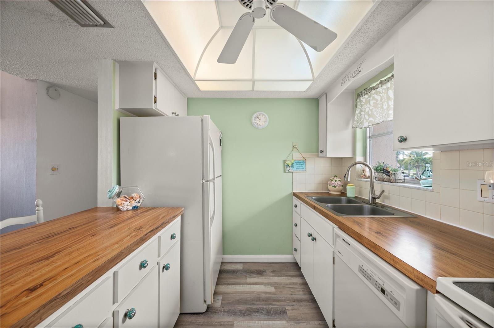 ISLANDER POINT - Residential