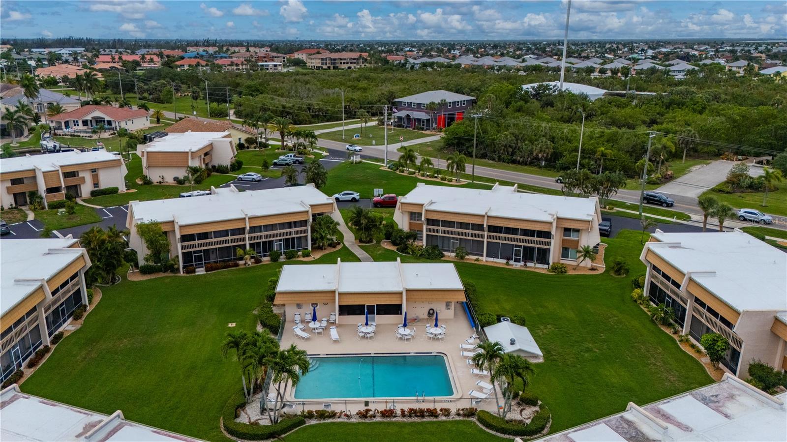 ISLANDER POINT - Residential