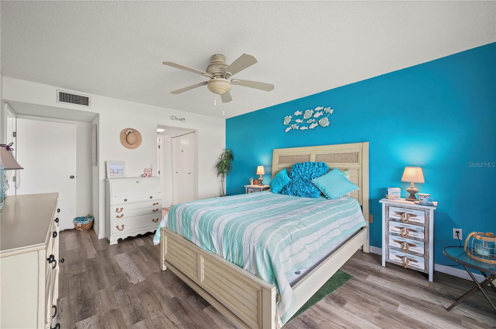 ISLANDER POINT - Residential