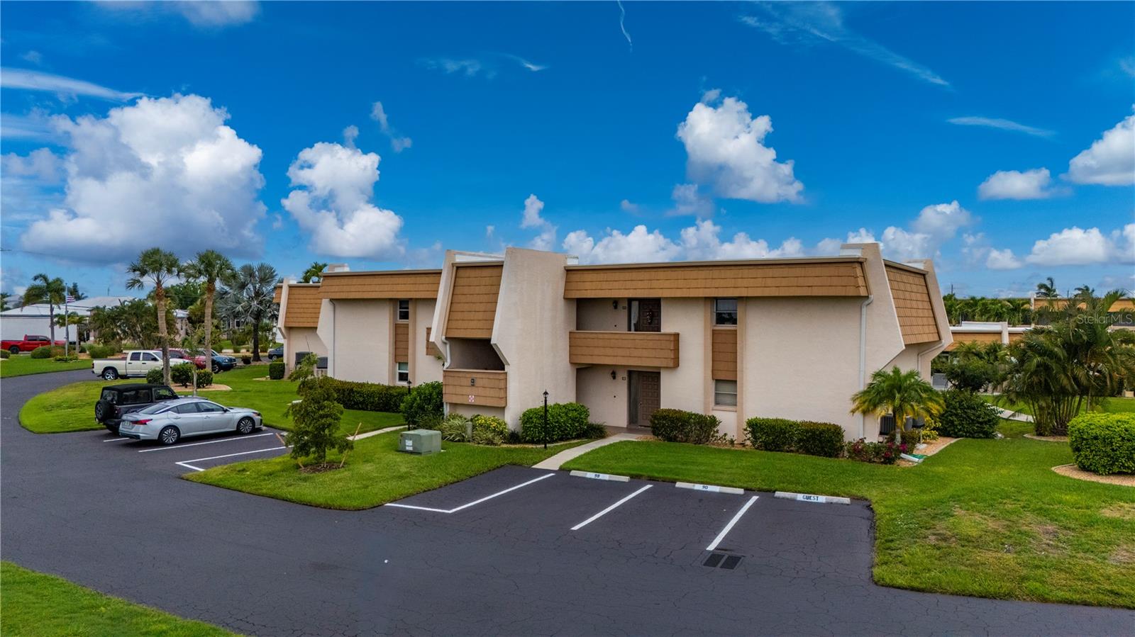 ISLANDER POINT - Residential