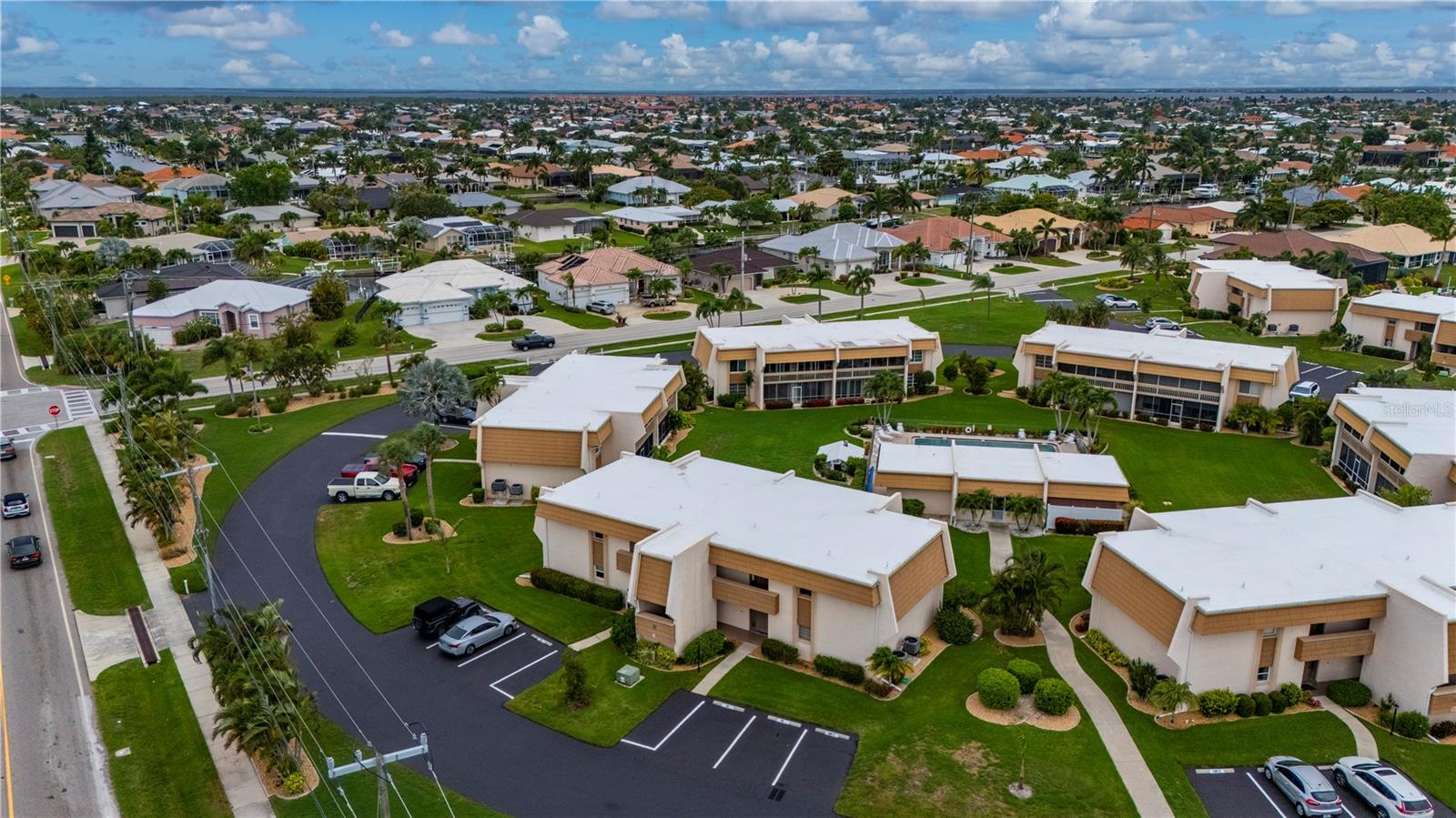 ISLANDER POINT - Residential