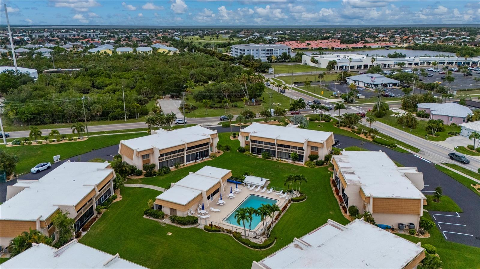 ISLANDER POINT - Residential