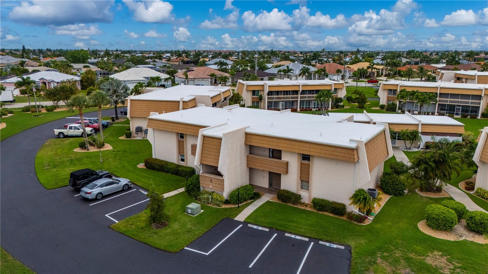 ISLANDER POINT - Residential
