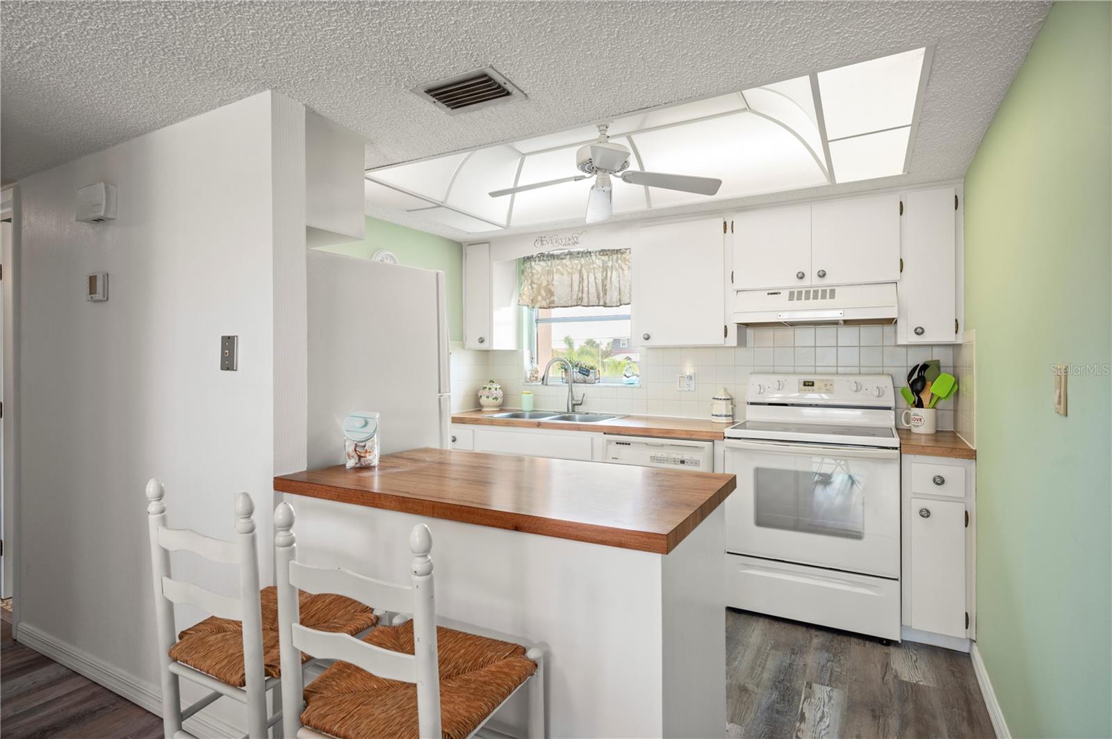 ISLANDER POINT - Residential