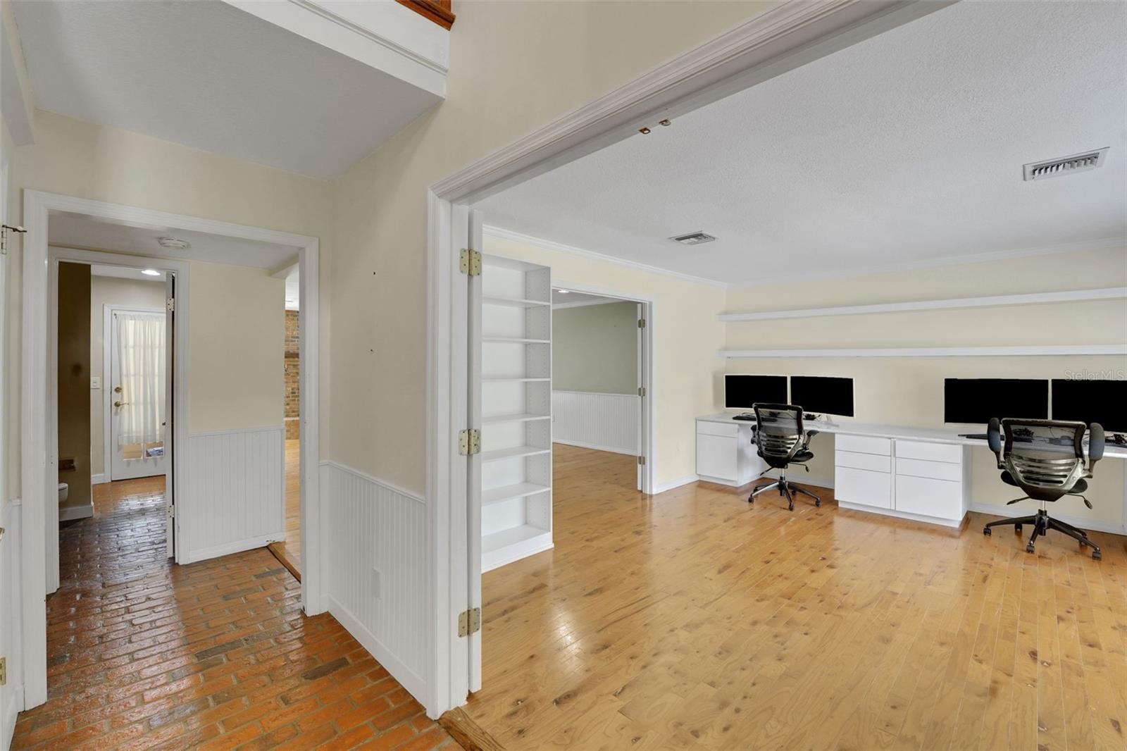 MARKHAM PLACE - Residential