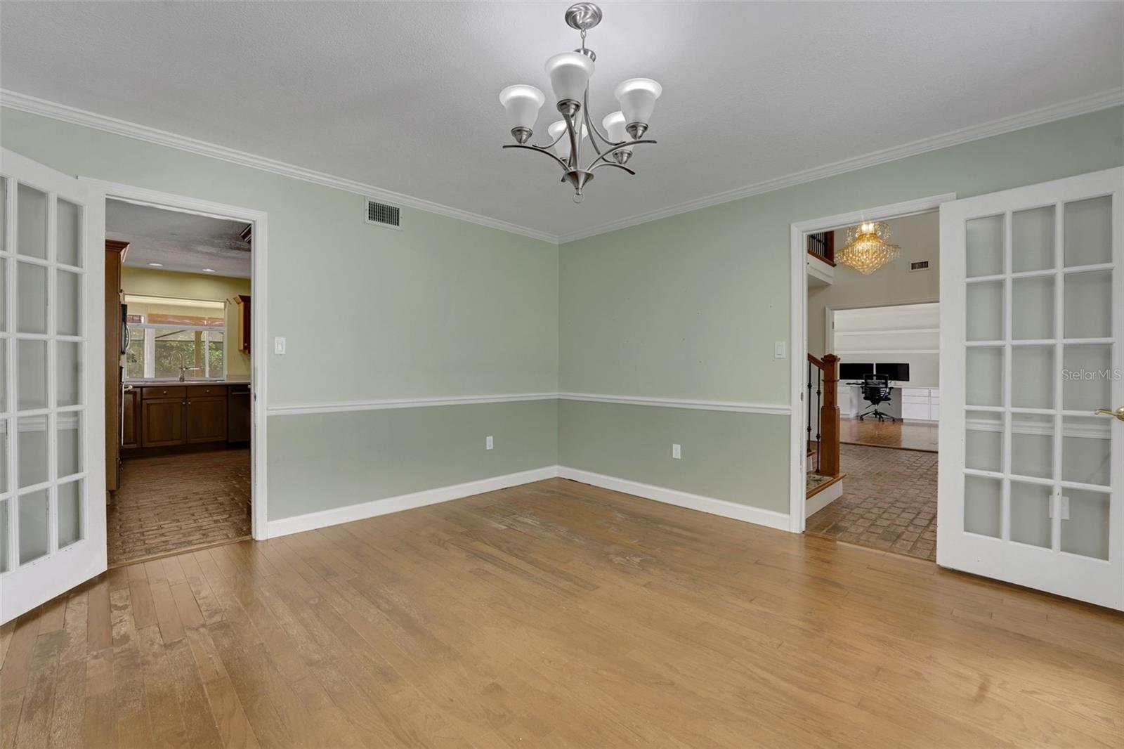 MARKHAM PLACE - Residential