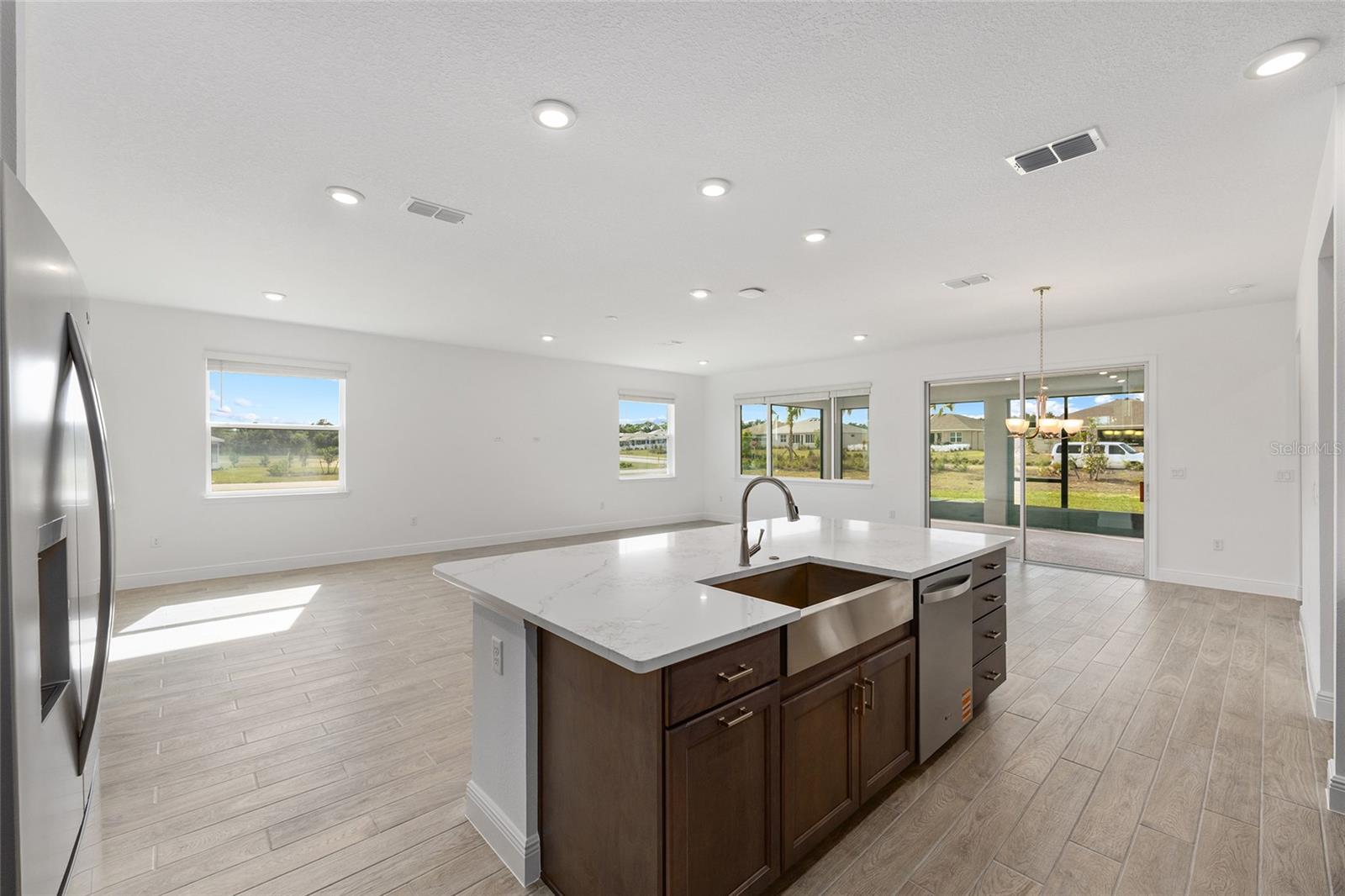ON TOP OF THE WORLD - Residential