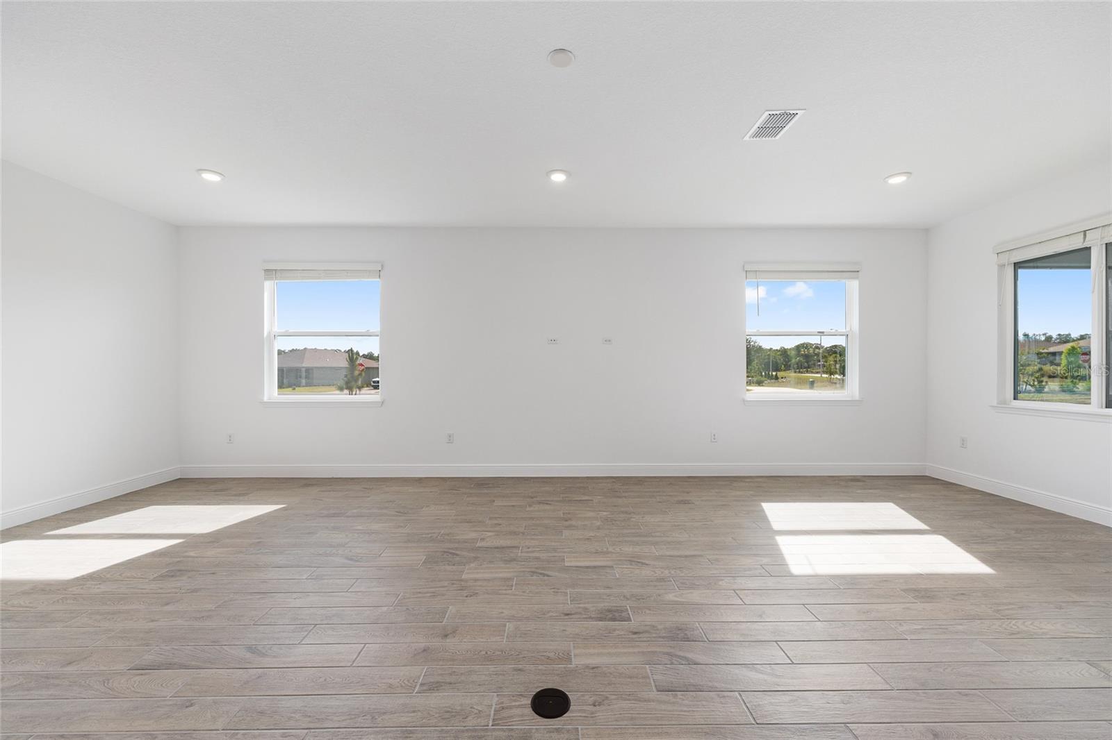 ON TOP OF THE WORLD - Residential