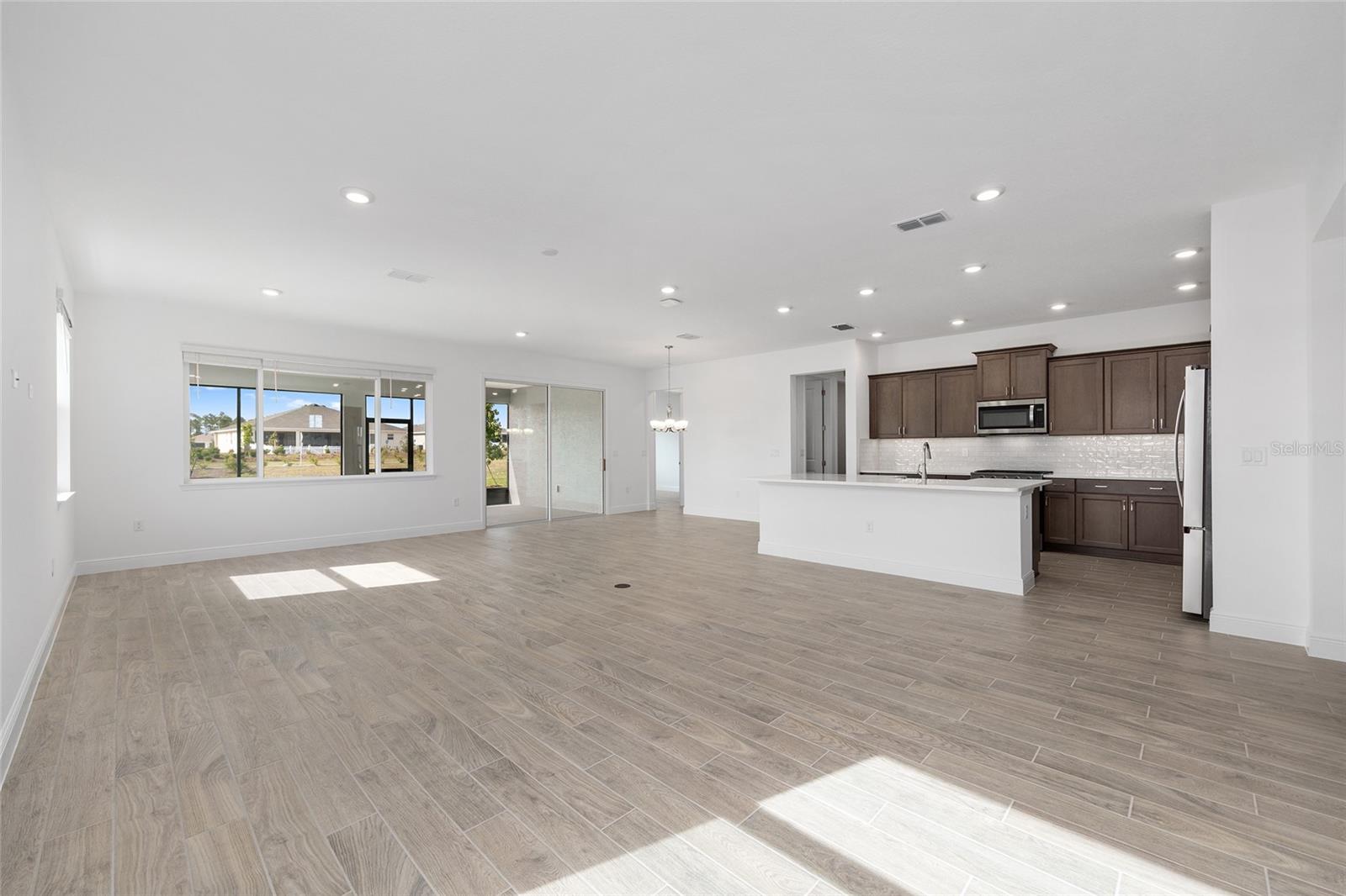 ON TOP OF THE WORLD - Residential