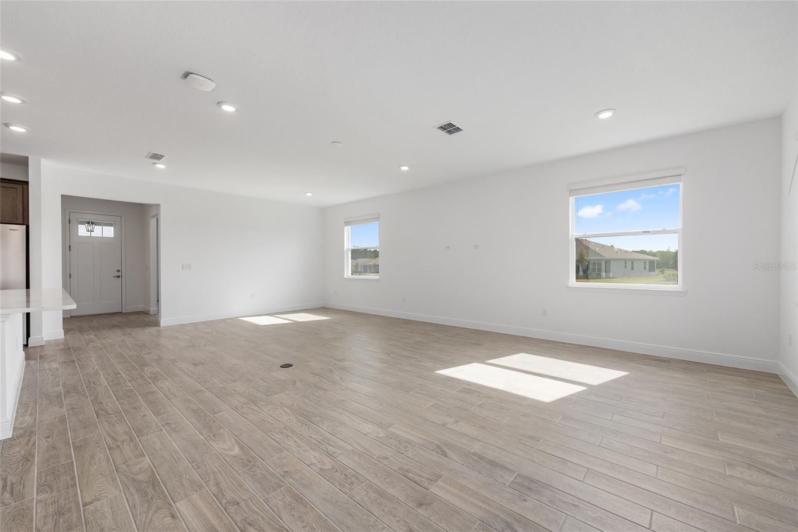 ON TOP OF THE WORLD - Residential