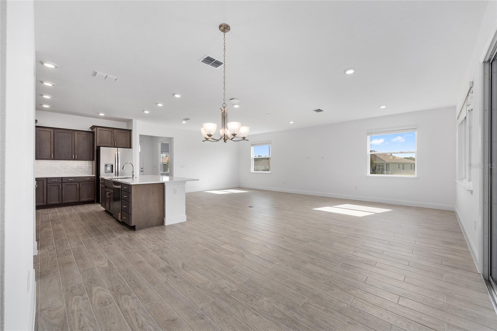 ON TOP OF THE WORLD - Residential