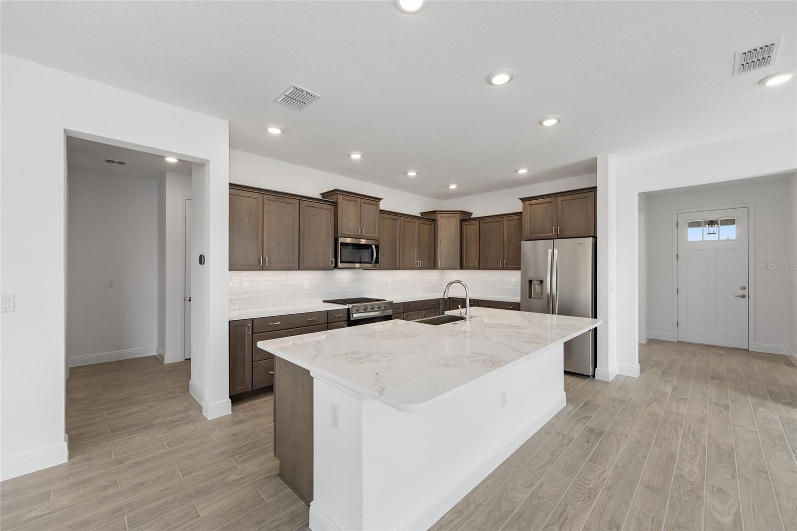 ON TOP OF THE WORLD - Residential