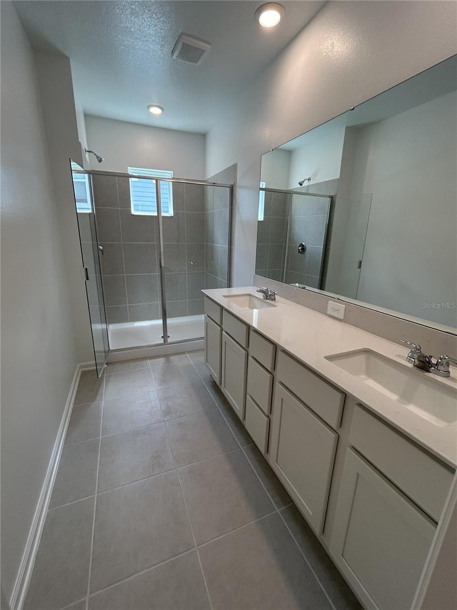 BRENTWOOD TWNHMS PHS 4 & 5 - Residential Lease