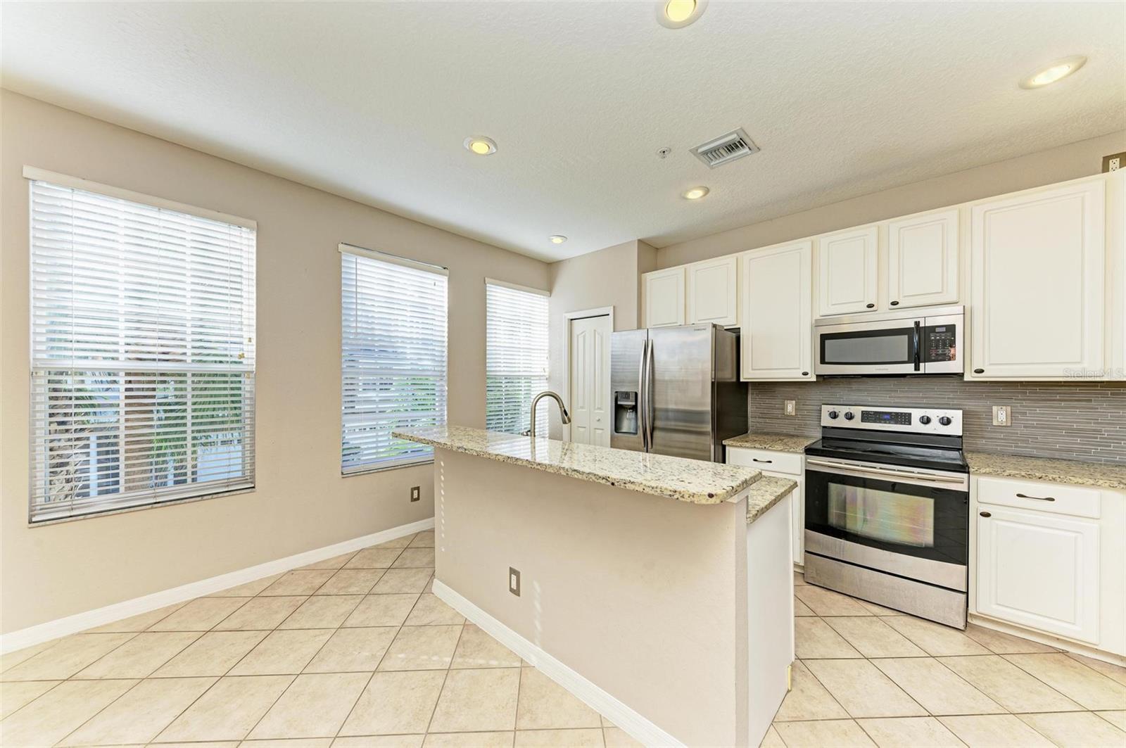 BAYSHORE POINTE TWNHMS PHAS - Residential Lease