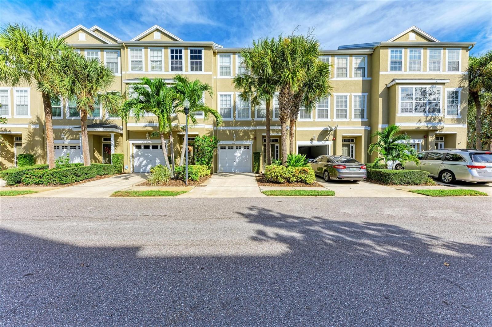 Step into Bayshore Pointe Townhomes, a recently refreshed 3-bedroom townhouse nestled within a secure community near MacDill Air Force Base, Soho, Channelside, downtown Tampa, and stunning beaches. This residence showcases a modern kitchen, tasteful interior design, and a balcony overlooking the tennis court. The master suite offers a private bathroom with a double vanity and a garden tub with a shower combo. On the first level, you'll find a bonus room with a screened lanai for your relaxation. The community features amenities like a pool, tennis court, and a private pier granting access to Tampa Bay. Don't miss the opportunity to make this exceptional home in a prime location yours!