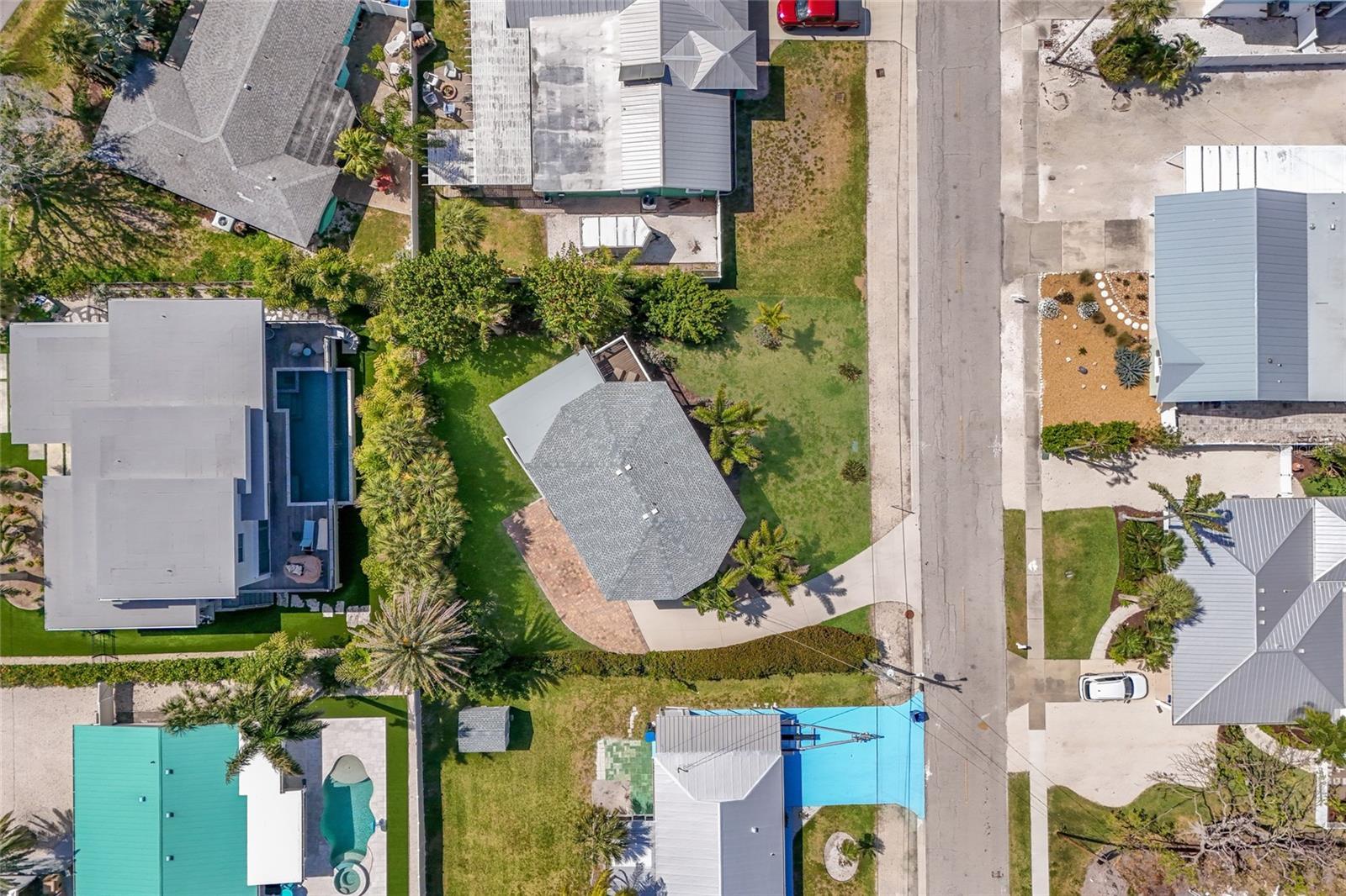 HOLMES BEACH 33RD UNIT - Residential