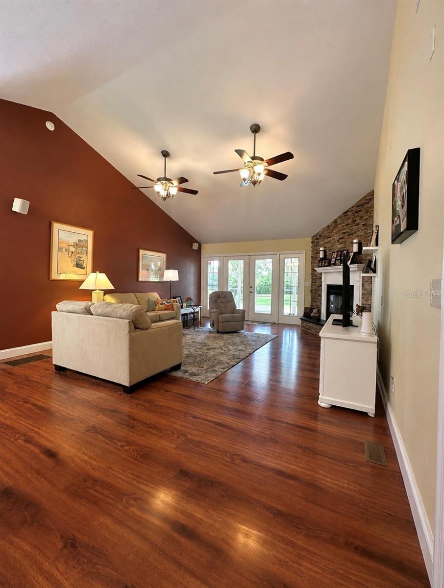 LAKE TROPICANA RANCHETTES - Residential