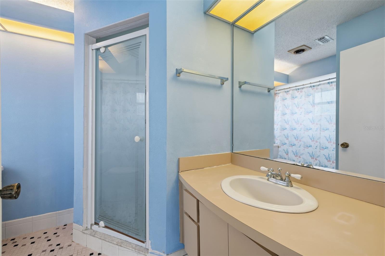 EMBASSY HILLS - Residential