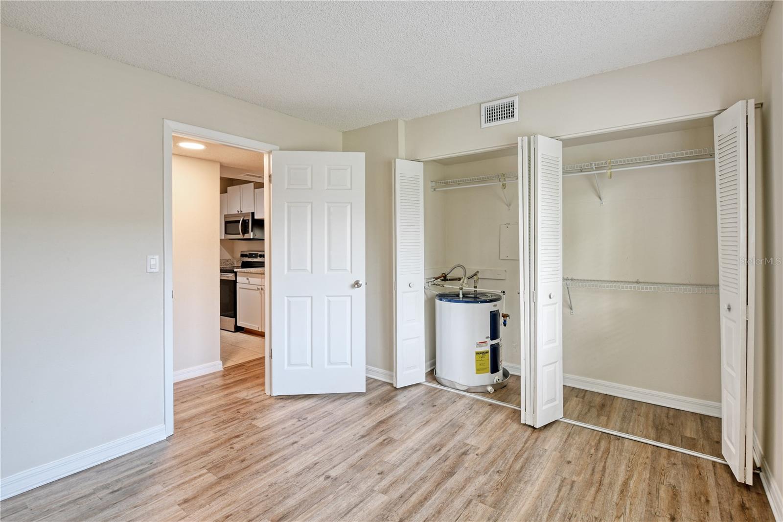 WIMBLEDON PARK CONDO 01 - Residential Lease