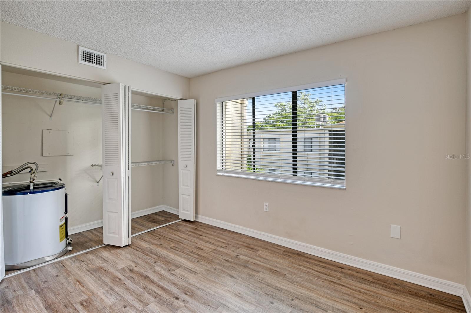WIMBLEDON PARK CONDO 01 - Residential Lease