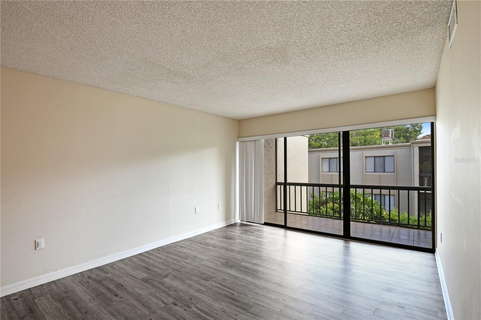 WIMBLEDON PARK CONDO 01 - Residential Lease
