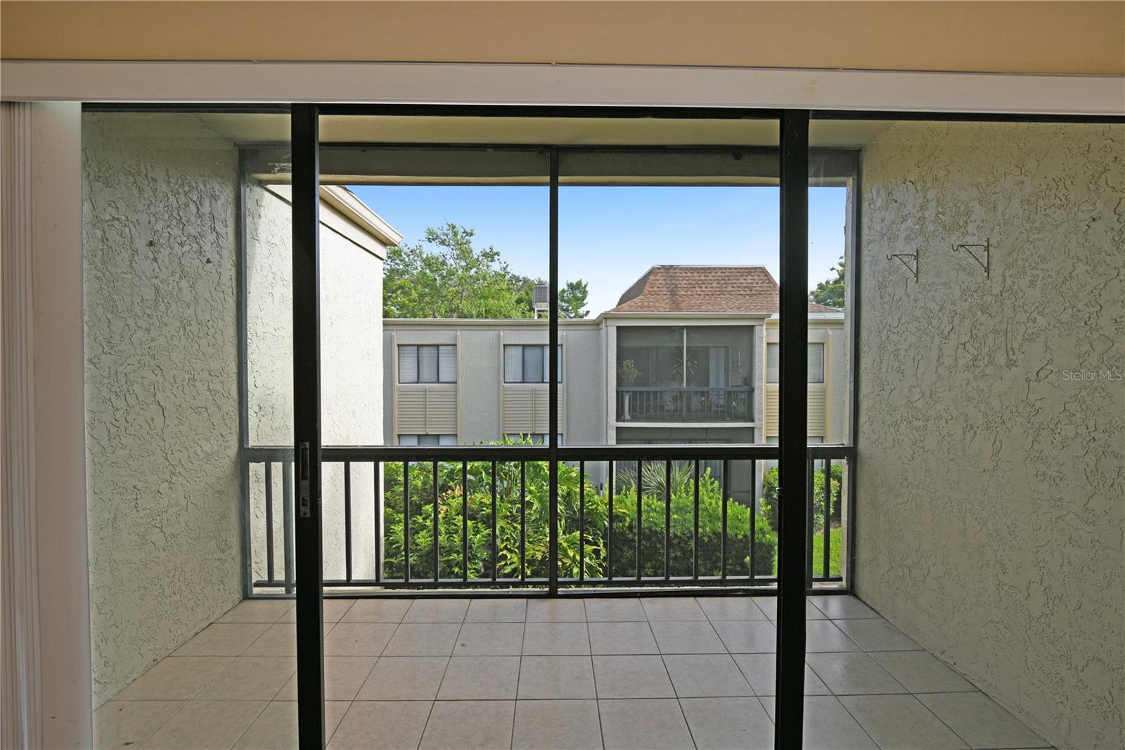 WIMBLEDON PARK CONDO 01 - Residential Lease