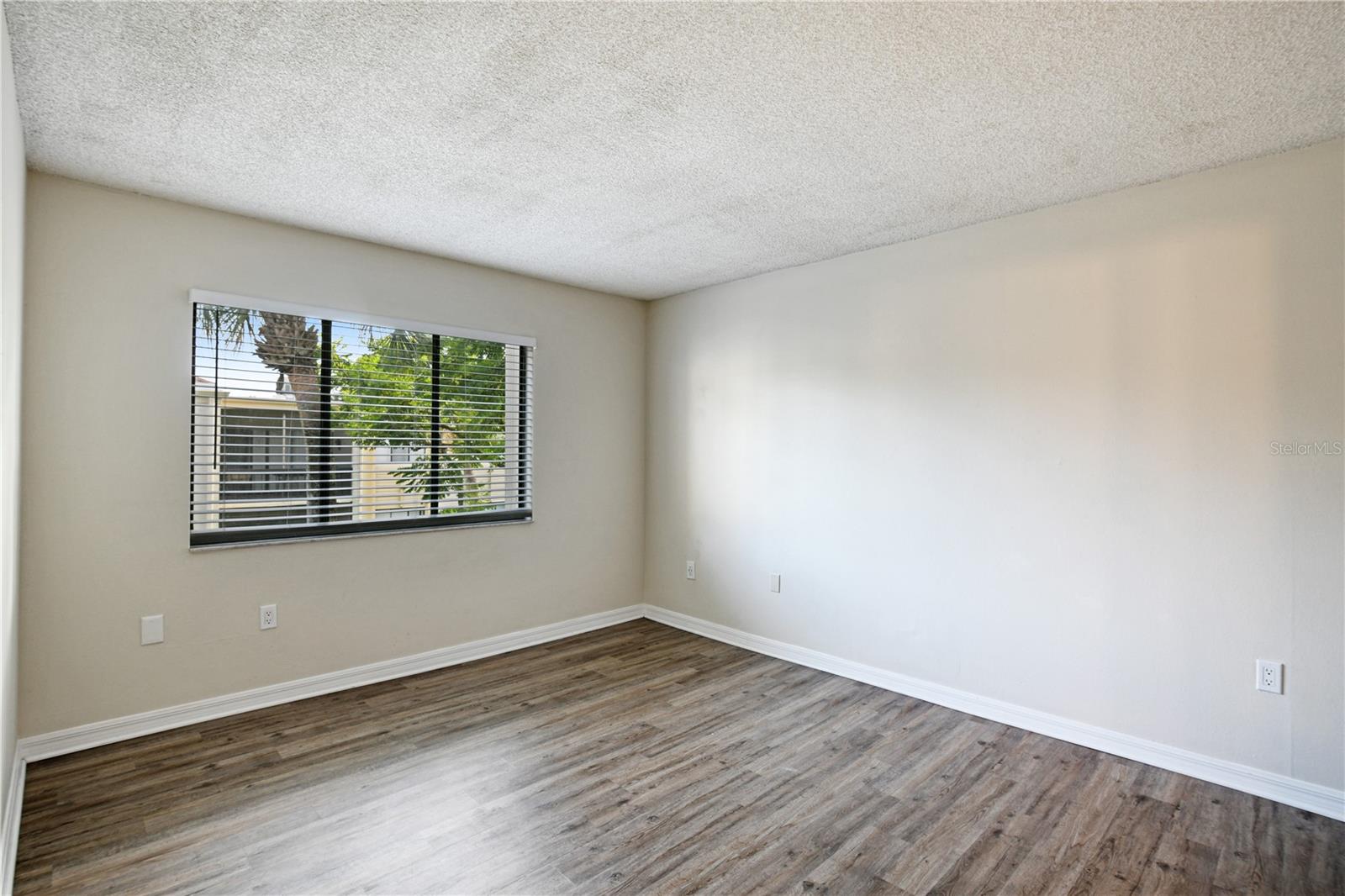 WIMBLEDON PARK CONDO 01 - Residential Lease