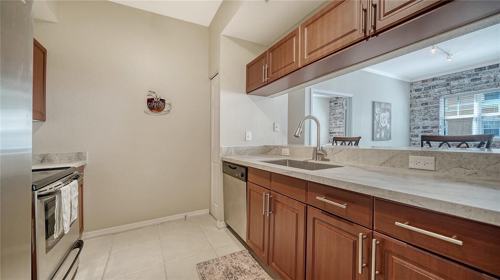 BROADWAY PROMENADE - Residential Lease