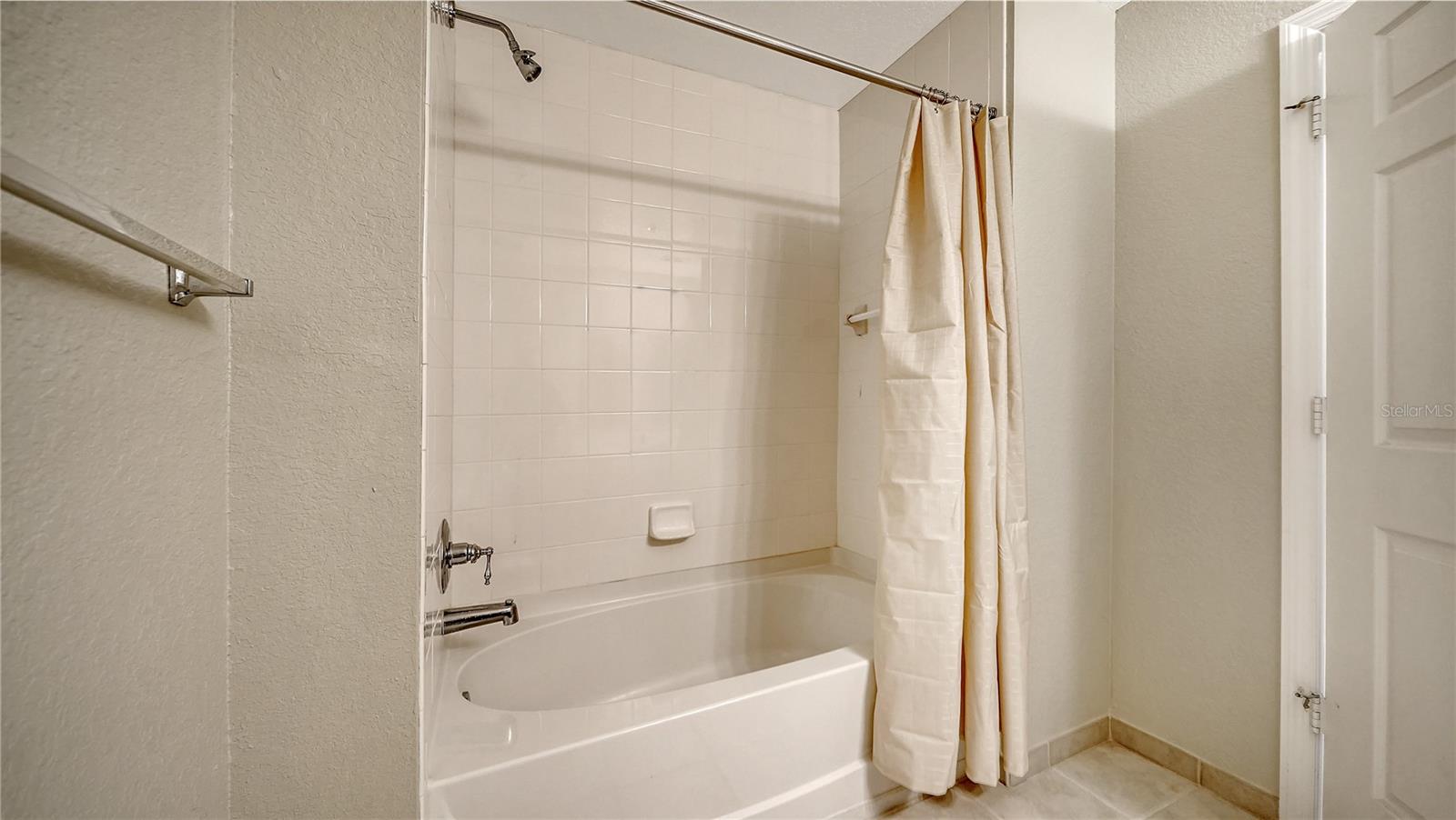 BROADWAY PROMENADE - Residential Lease