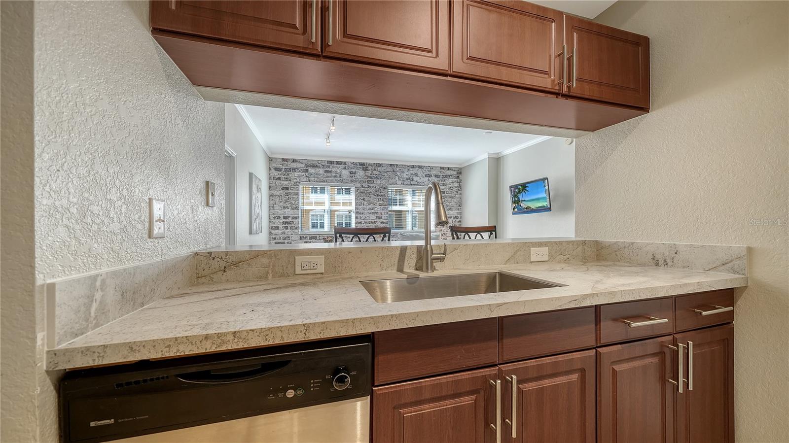 BROADWAY PROMENADE - Residential Lease
