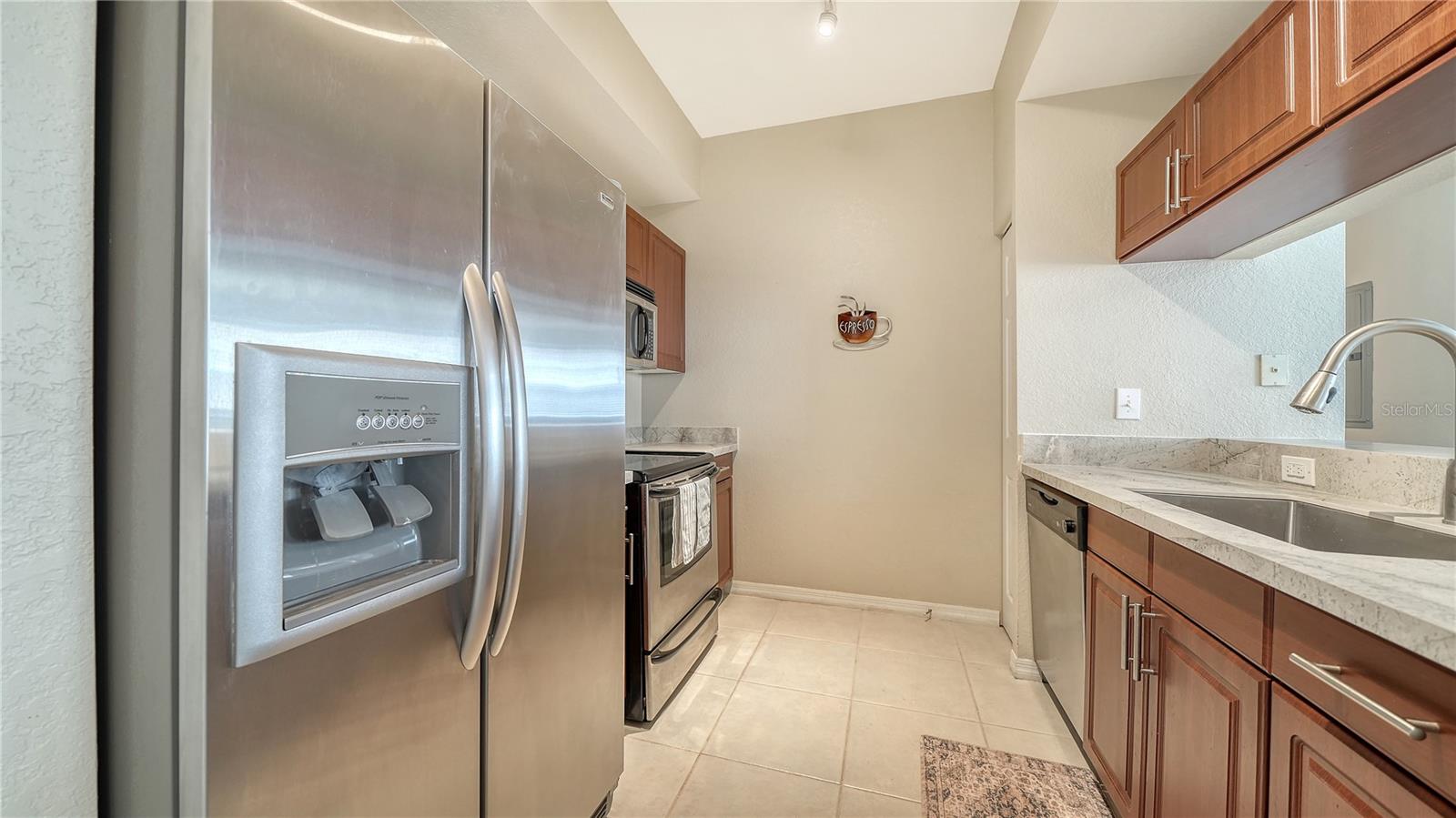 BROADWAY PROMENADE - Residential Lease
