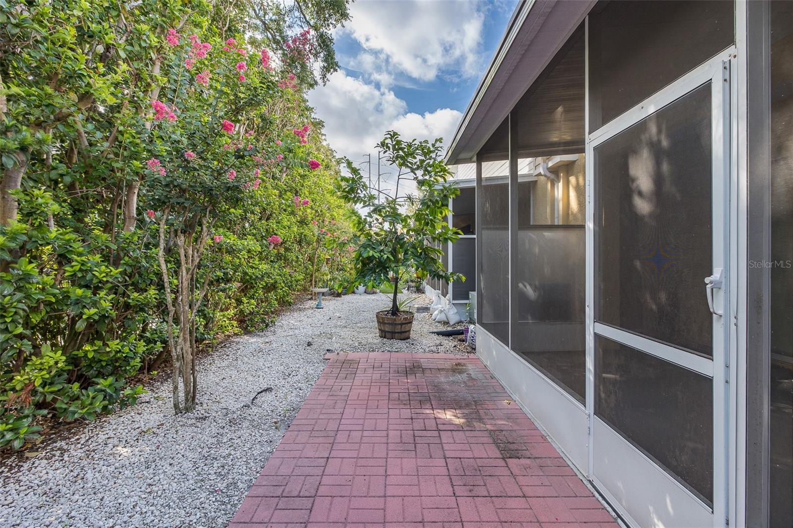 ESTANCIA PLACE TWNHMS - Residential