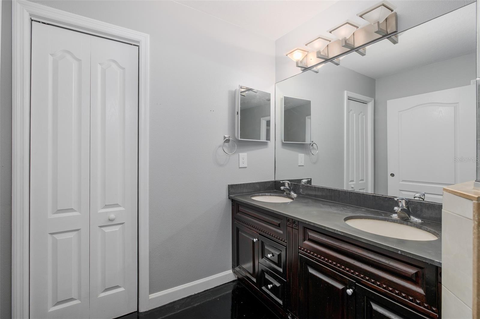 ESTANCIA PLACE TWNHMS - Residential