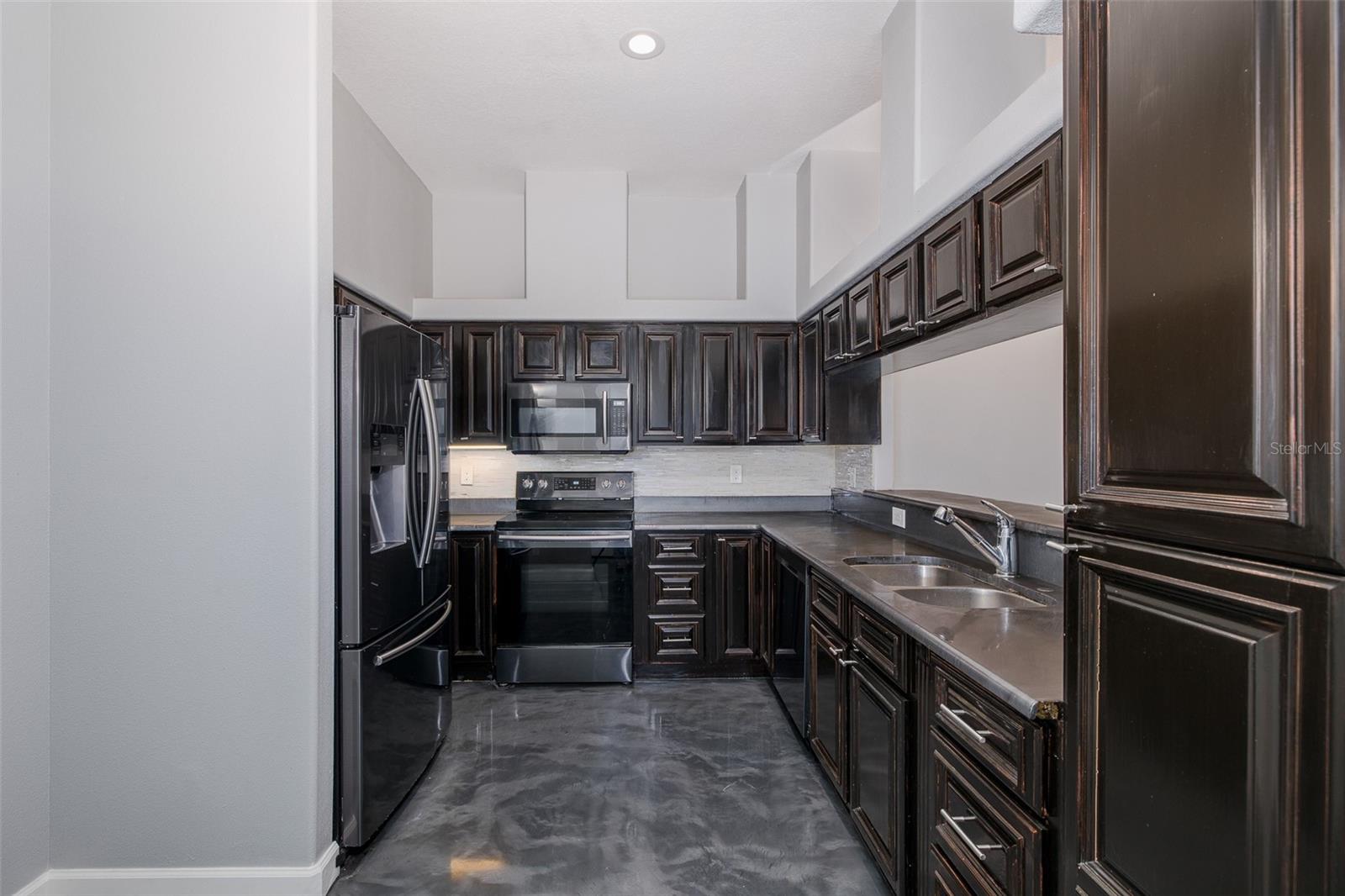 ESTANCIA PLACE TWNHMS - Residential
