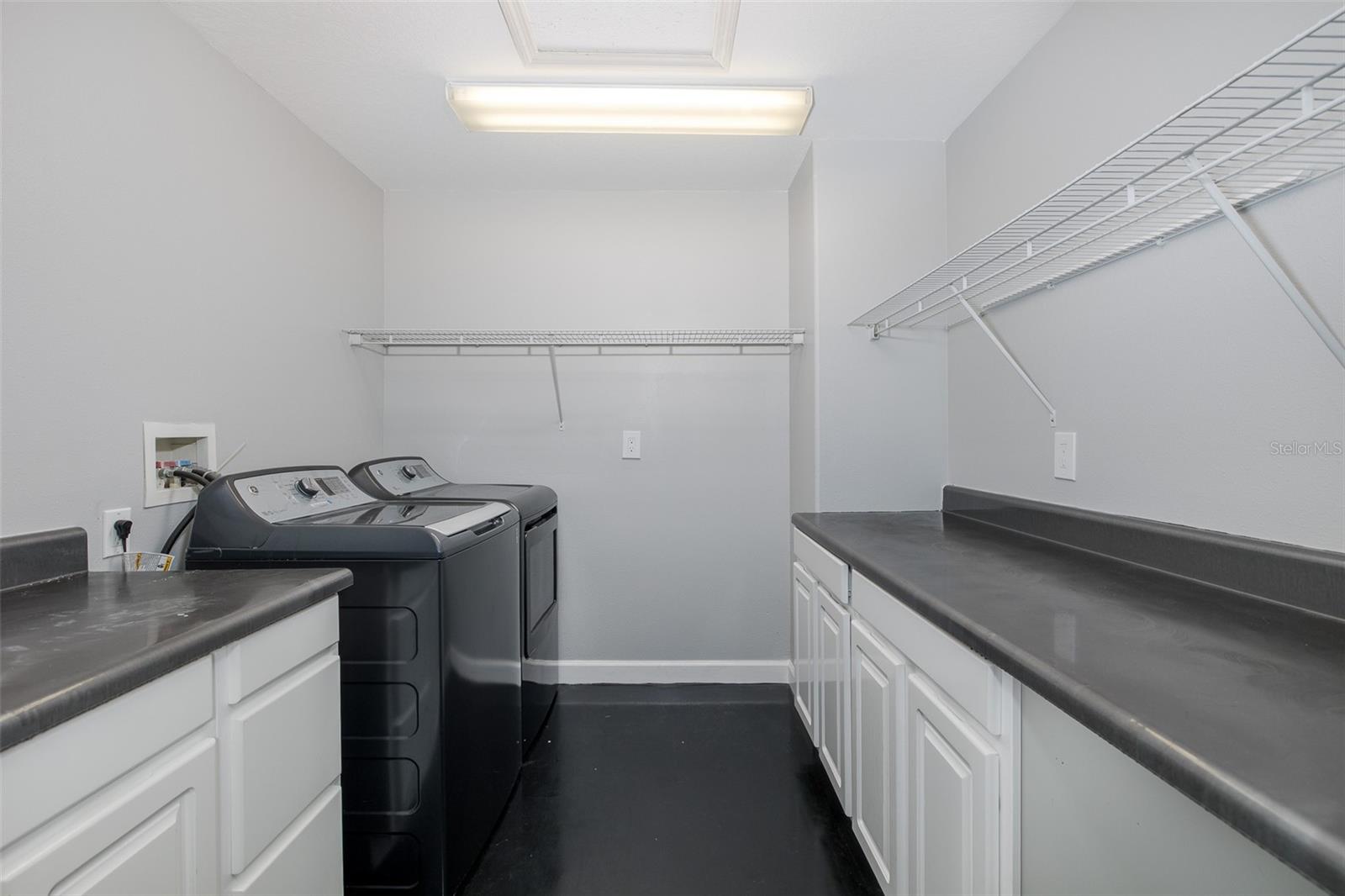ESTANCIA PLACE TWNHMS - Residential